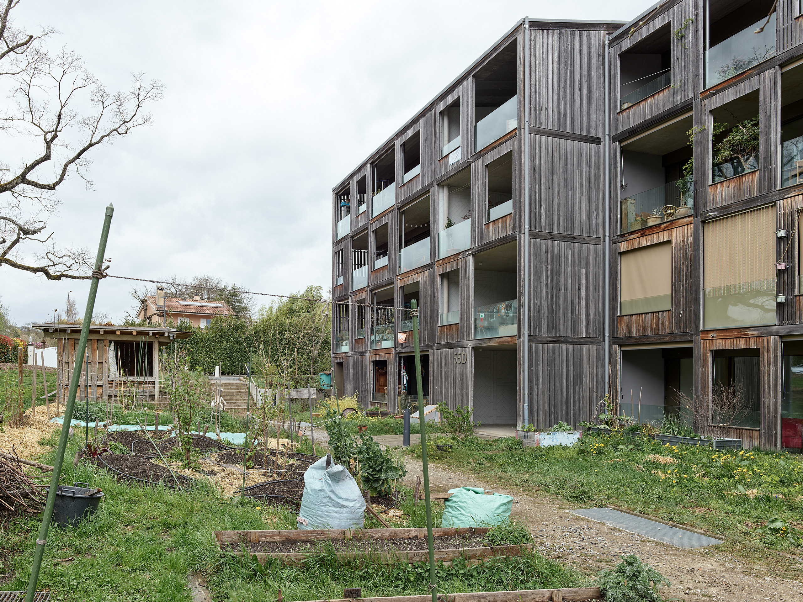 Ahp0076 AIQ4 008381 J2560